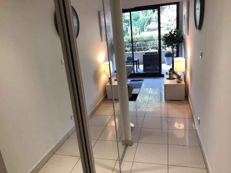 Centre Modern Terrasse Piscine Parking Cannes